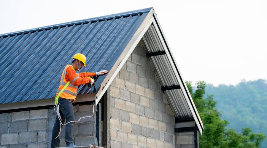 Expert Emergency Roof Repairs services in Lakin, KS